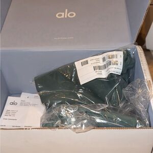 ALO Yoga Dark Green Leggings length 7/8 (brand new not taken out of plastic)